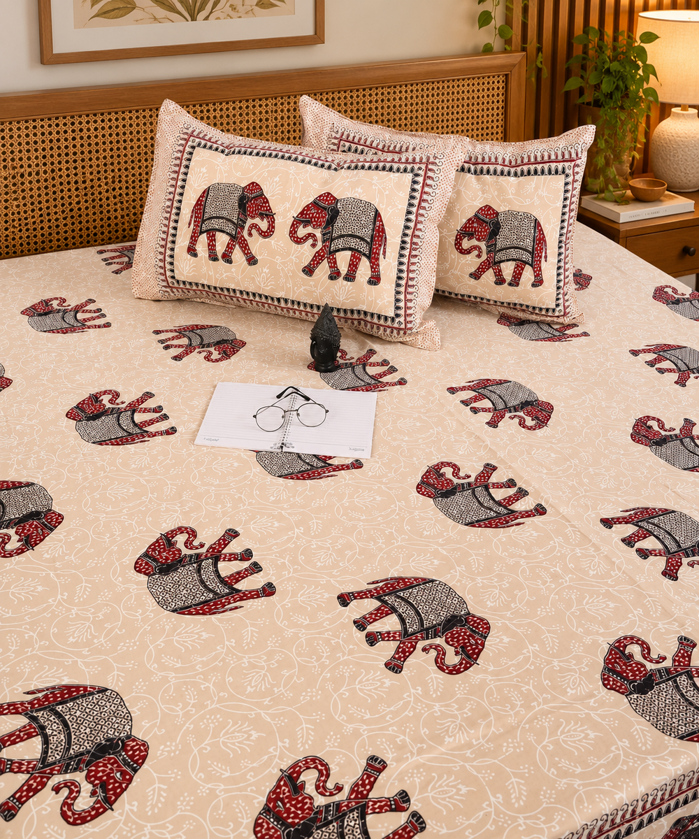 Elegant Animal Printed Cotton King Size Bedsheet With 2 Pillow Covers